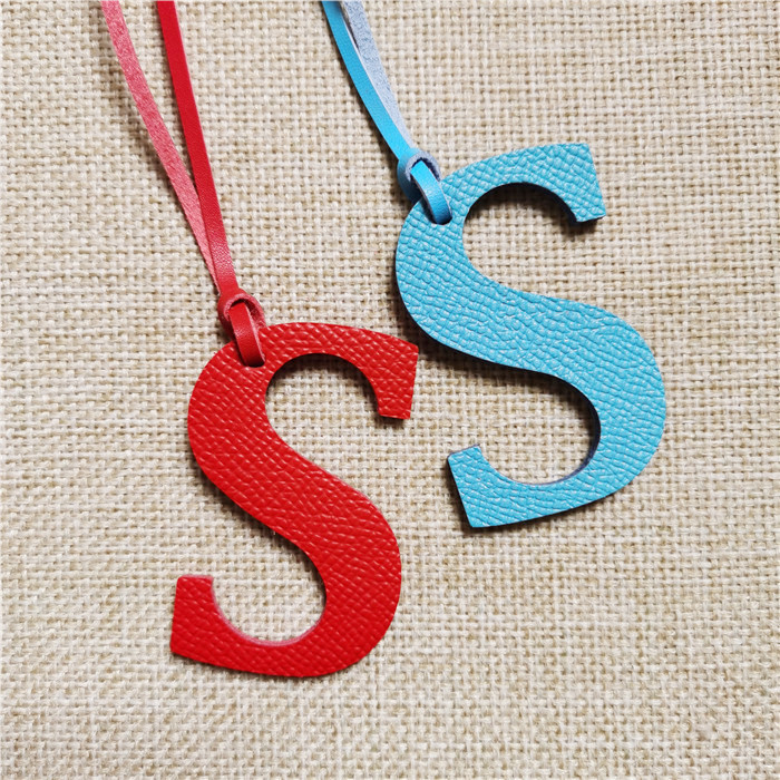 English Letter O P Q R S T Alp - مراجعة Monogram Keychain Leather وسعره