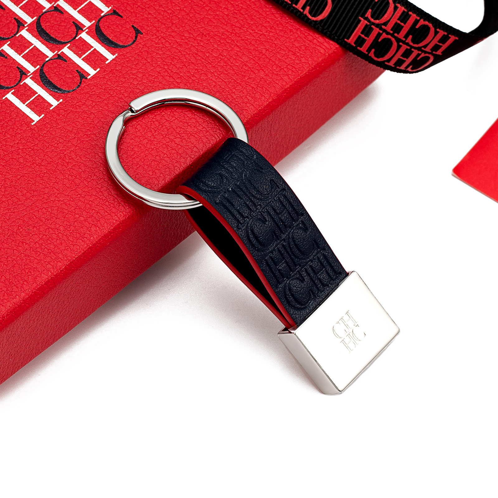 CH Embossed Monogram Leather K - مراجعة Monogram Keychain Leather وسعره