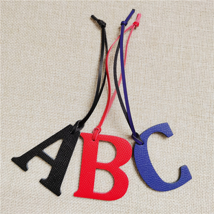 English Letter A B C D E F G A - مراجعة Monogram Keychain Leather وسعره