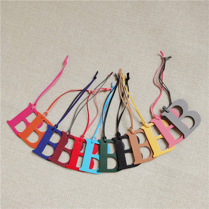 English Letter A B C D E F G A - مراجعة Monogram Keychain Leather وسعره