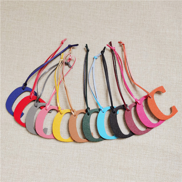 English Letter A B C D E F G A - مراجعة Monogram Keychain Leather وسعره