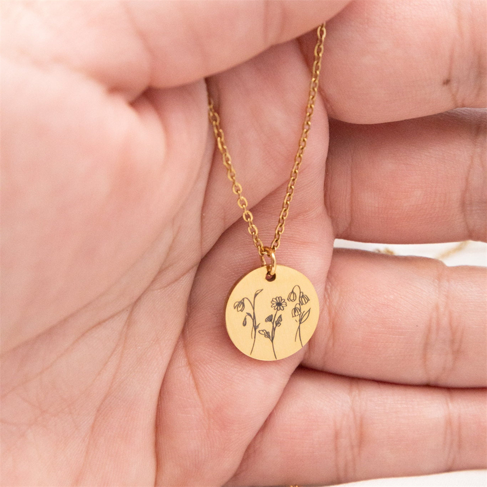 Family Birth flower Necklace C - مراجعة Birth Flower Necklace وسعره