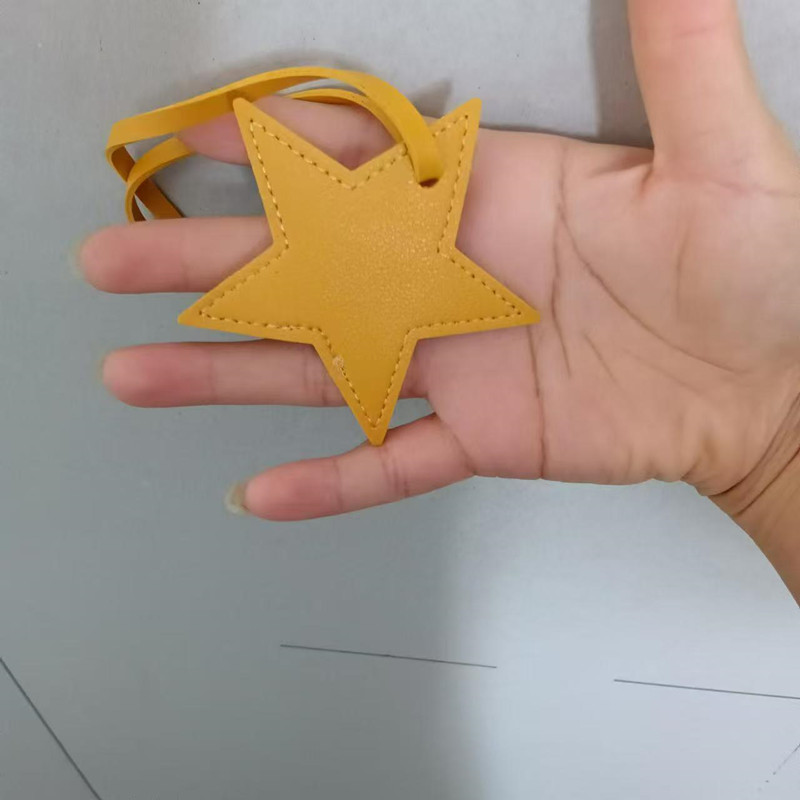 Free initials five pointed sta - مراجعة Monogram Keychain Leather وسعره